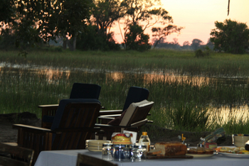 Kujwana Camp: Wasser vor dem Camp