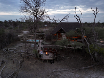 Mangwane Hideaway: Gäste am Feuer
