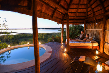 Royal Zambezi Lodge: Privater Pool und Bett