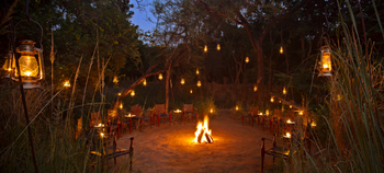 Sujan Sher Bagh: Abendliche Runde am Lagerfeuer