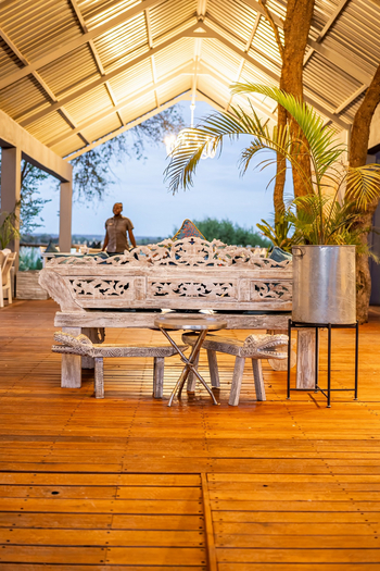 Lenyebi River Lodge: Lobby