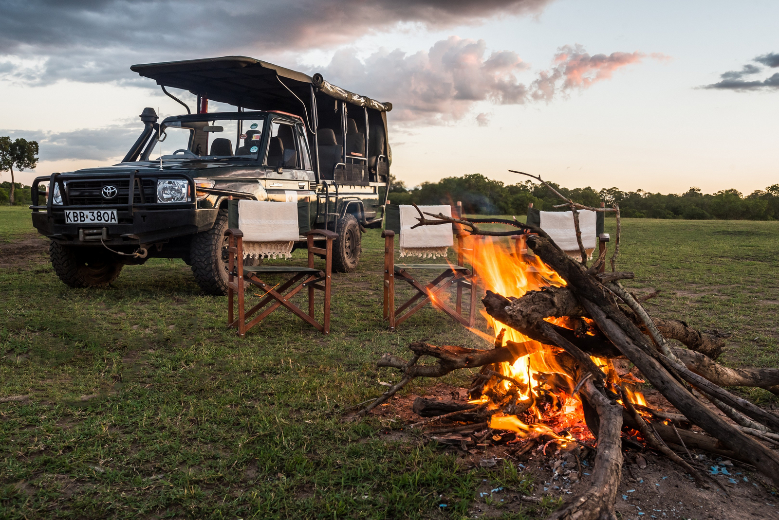 Losokwan Luxury Tented Camp Losokwan Luxury Tented Camp: Lagerfeuer mit Sitzgelegenheiten