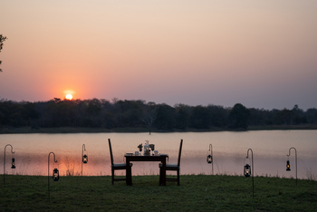 Nanzhila Lake Camp Nanzhila Lake Camp: Sonnenuntergang
