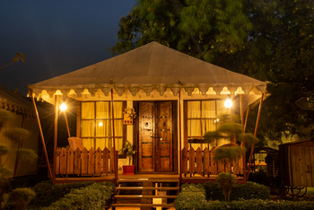 Om Vilas: Luxury Cottage - Front