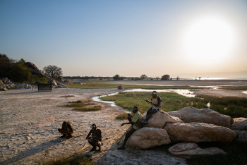 Ombako Fly Camp: Hadza-Besuch