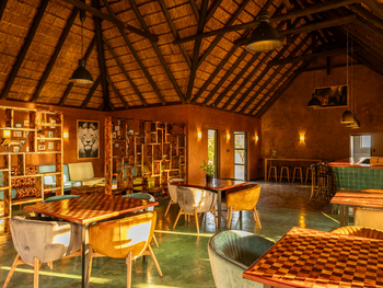 The Dune Camp: Lounge