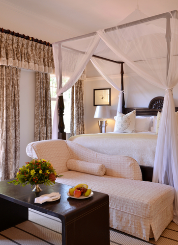 Victoria Falls Hotel: Chaise Longue