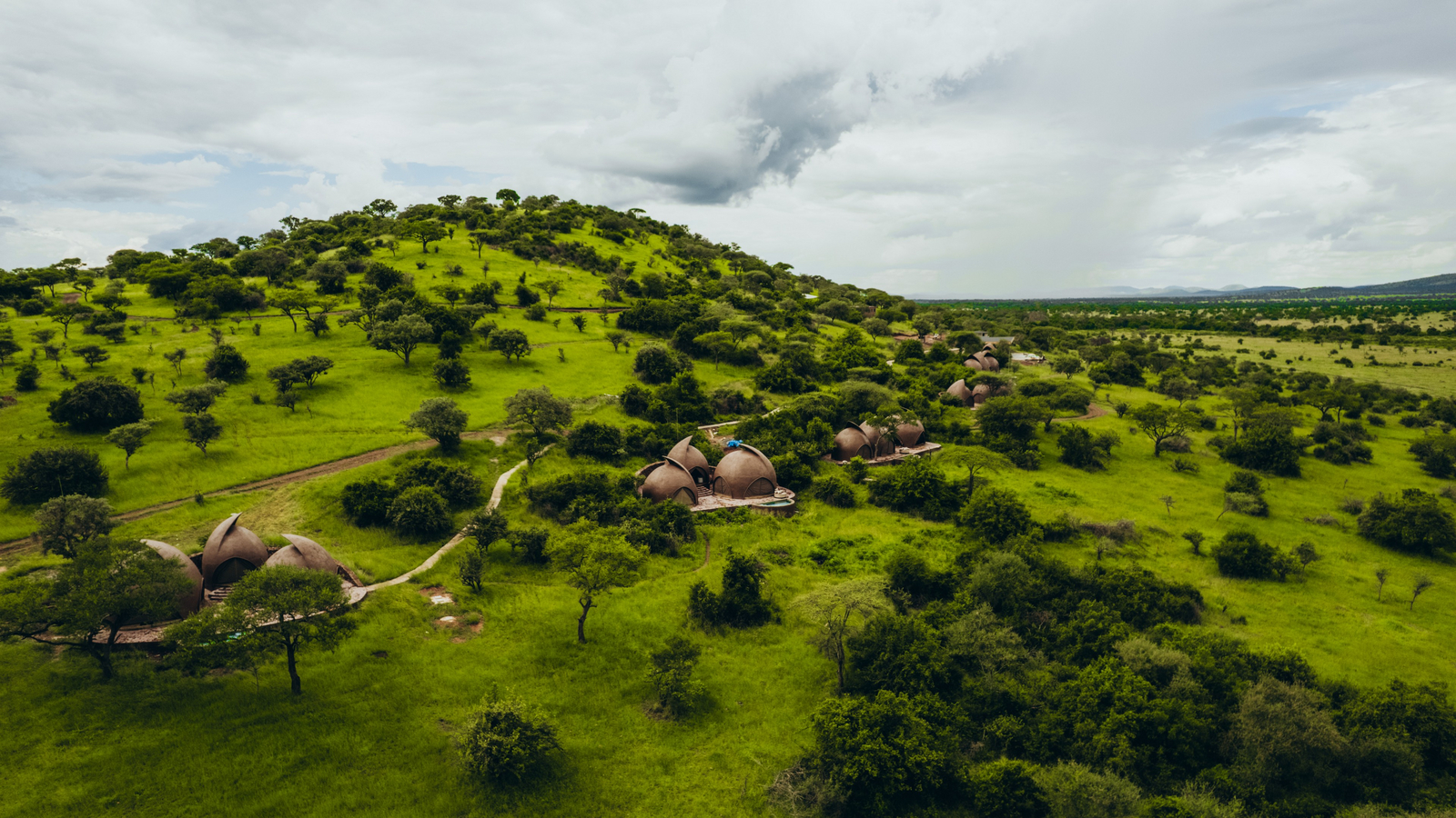 Asanja Nyasirori Asanja Nyasirori: Gästechalets am Hang