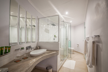 Chobe Safari Lodge: Rondavel