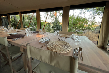 Karangoma Camp: Gedeckter Tisch