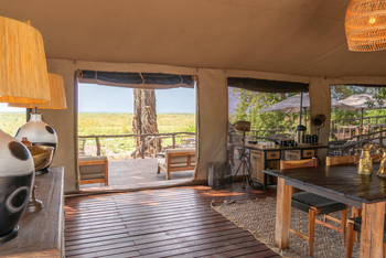 Linyanti Ebony Linyanti Ebony: Im Hauptzelt