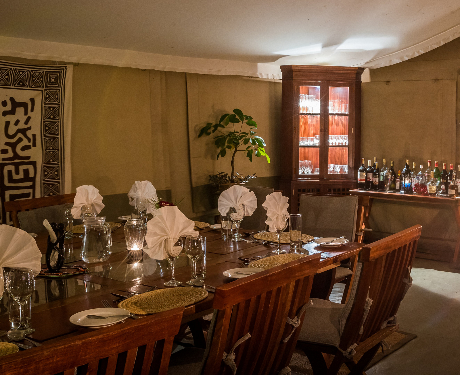 Losokwan Luxury Tented Camp Losokwan Luxury Tented Camp: Gedeckter Esstisch mit Teelicht