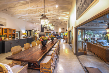 Mushara Outpost: Esstisch