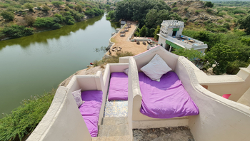 Brij Lakshman Sagar: VerwinkelteBalons