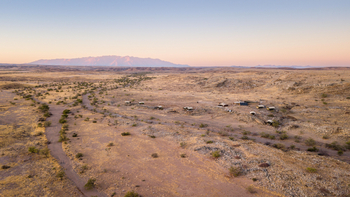 Camp Doros: Lage mit Brandberg