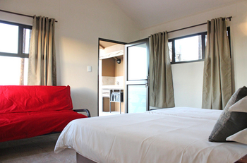 Desert Camp: Bett und Sofa