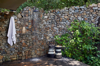 Legendary Mwiba Lodge: Außendusche