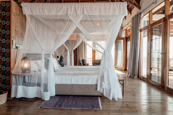 Maramboi Tented Lodge: Moskitonetz über dem Bett