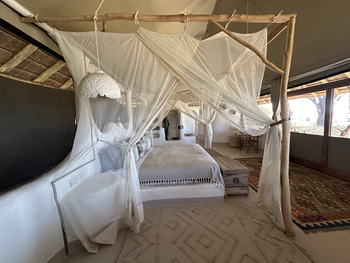 Moela Safari Lodge Moela Safari Lodge: Luxury Suite - Moskitonetz