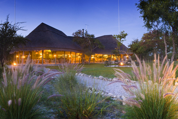 Mushara Bush Camp: Lodge und Garten