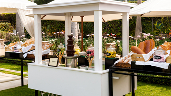 The Claridges: Sektfrühstück im Garten