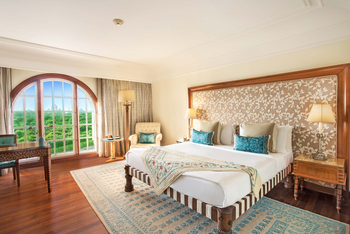 The Oberoi Amarvilas: Deluxe Suite