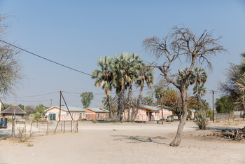 Boteti River Camp: Dorf Khumaga