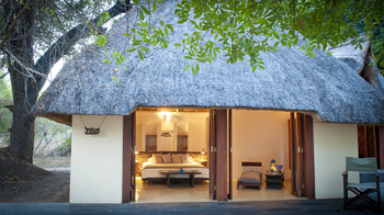 Luangwa River Camp: Gästechalet Außenansicht