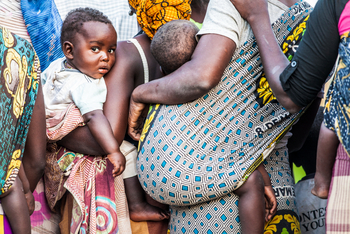 Nuarro Lodge: Kinder in Tragetüchern