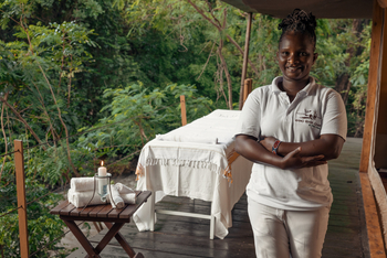 Rhino River Camp: Masseurin