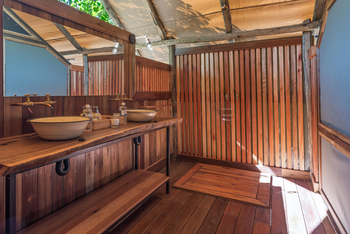 Saguni Safari Lodge Saguni Safari Lodge: Doppelwaschtisch