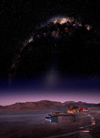 andBeyond Sossusvlei Desert Lodge: Galaxis über der Lodge