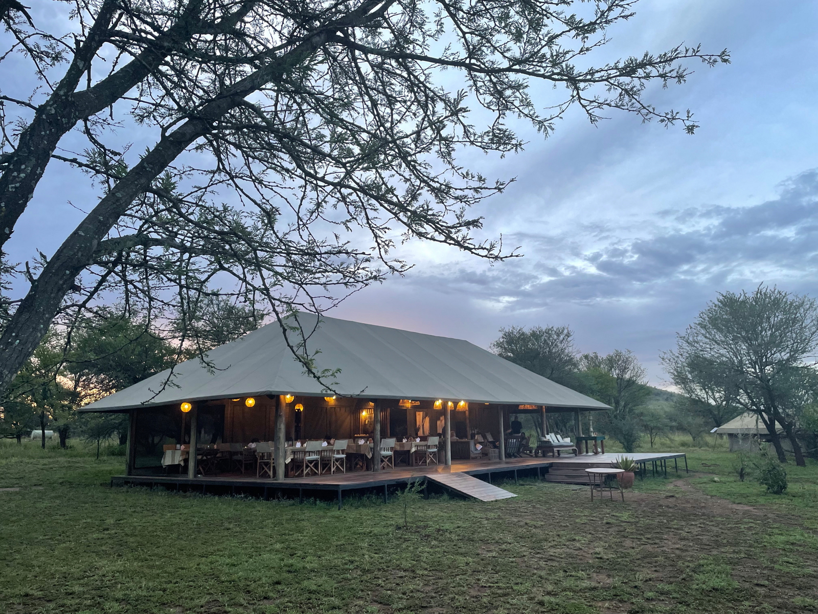 Ronjo Camp Ronjo Camp: Zentrales Gemeinschaftszelt