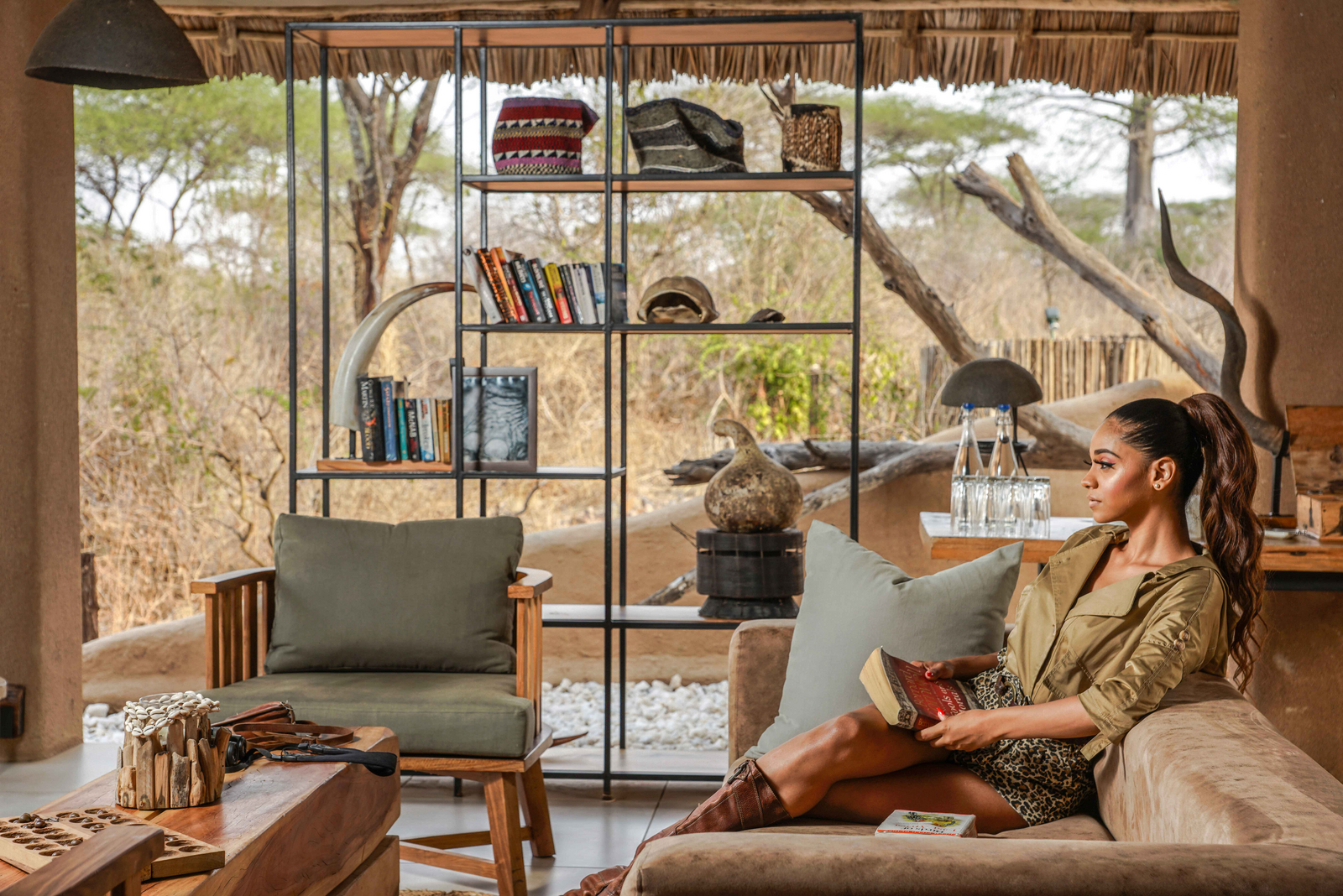 Asanja Ndembo Asanja Ndembo: Coffee Table in der Lounge