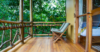 Ichumbi Gorilla Lodge Ichumbi Gorilla Lodge: Regiesessel auf der Veranda