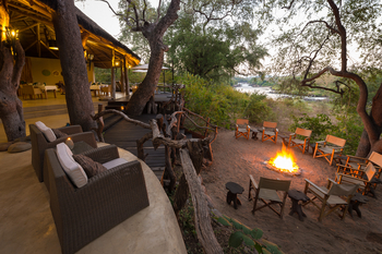 Mkulumadzi Lodge: Lagerfeuer