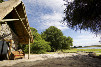 Thamalakane River Lodge: Fluss und Chalet