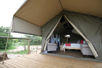 Tlouwana Camp Tlouwana Camp: Gästezimmer mit Veranda