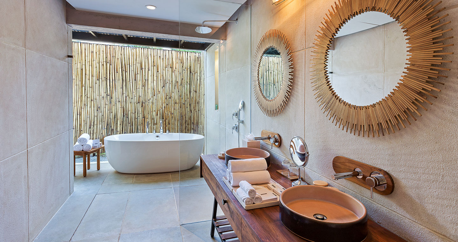 Woods at Sasan Woods at Sasan: Villa Gästebad