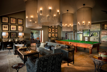 Bumi Hills Safari Lodge: Lounge Innenbereich