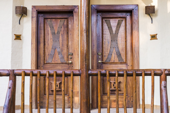 David Livingstone Safari Lodge: Zimmertüren