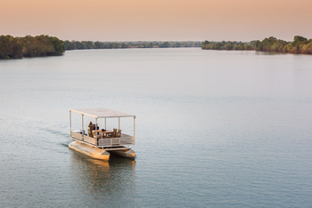 Ila Safari Lodge Ila Safari Lodge: Motorboot