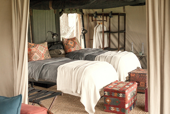 Legendary Nyasi Tented Camp: Family Tent - Kinderzimmer