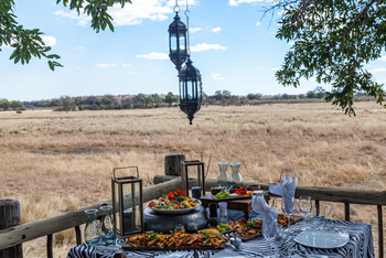 Nambwa Tented Lodge: Lunch auf dem Deck