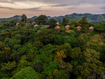 Ndali Lodge: Landschaft und Lodge