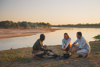 Nsefu Camp: Guide mit Gästen