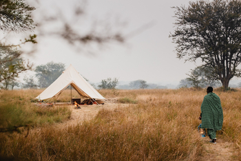 Adventure Fly-Camping: Exterior