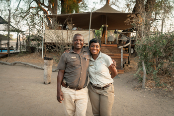 Kanga Camp: Foto von zwei Mitarbeitern