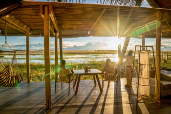 King Lewanika Lodge: Hauptbereich mit Ausblick