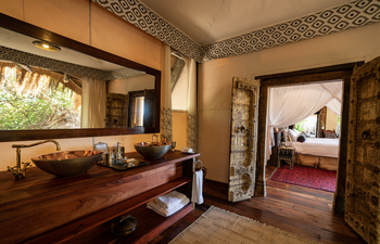 Selinda Camp Selinda Camp: Doppelwaschtisch